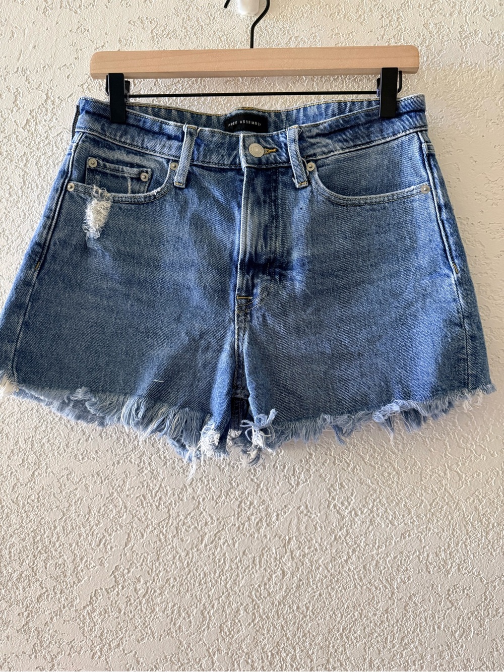 FREE ASSEMBLY High Waisted Summer Frayed Women’s Denim Jean Shorts Size 6